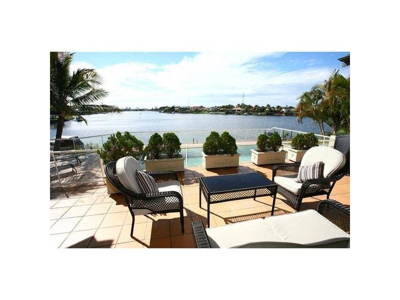 Clear Island Waters QLD 4226