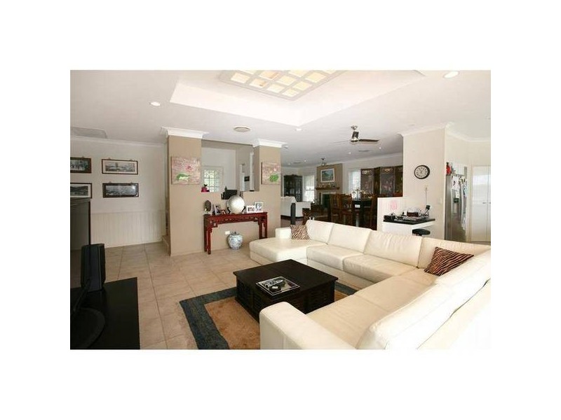 Clear Island Waters QLD 4226