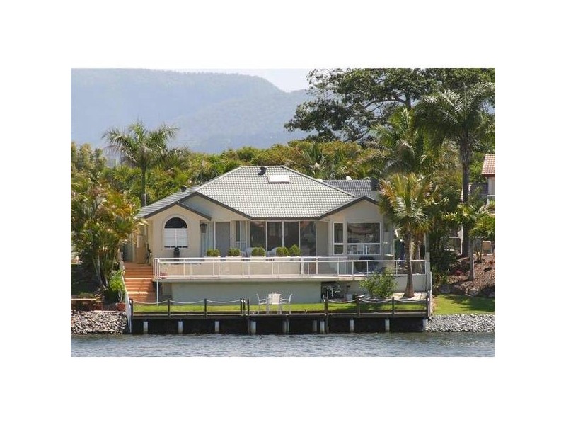 Clear Island Waters QLD 4226