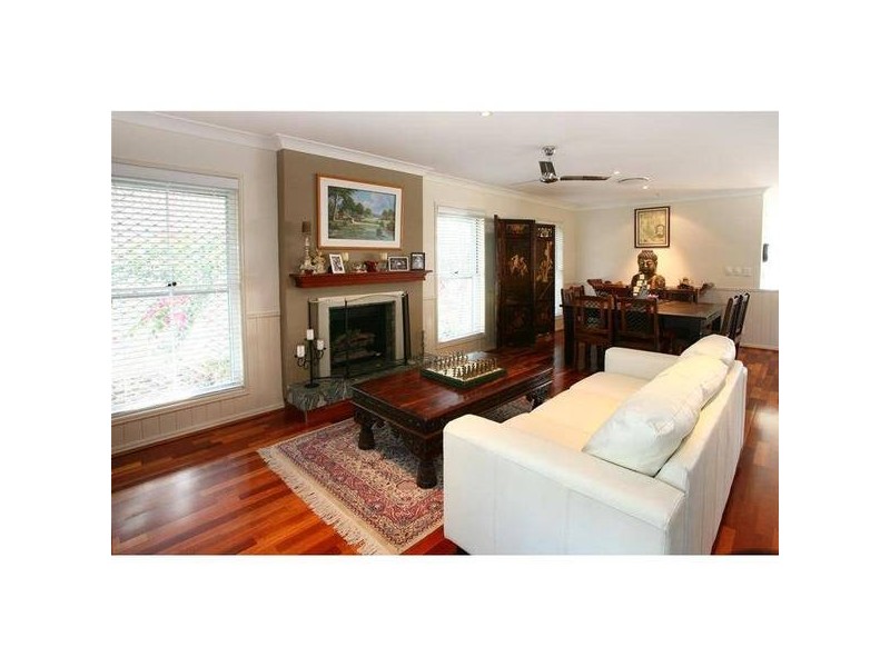 Clear Island Waters QLD 4226