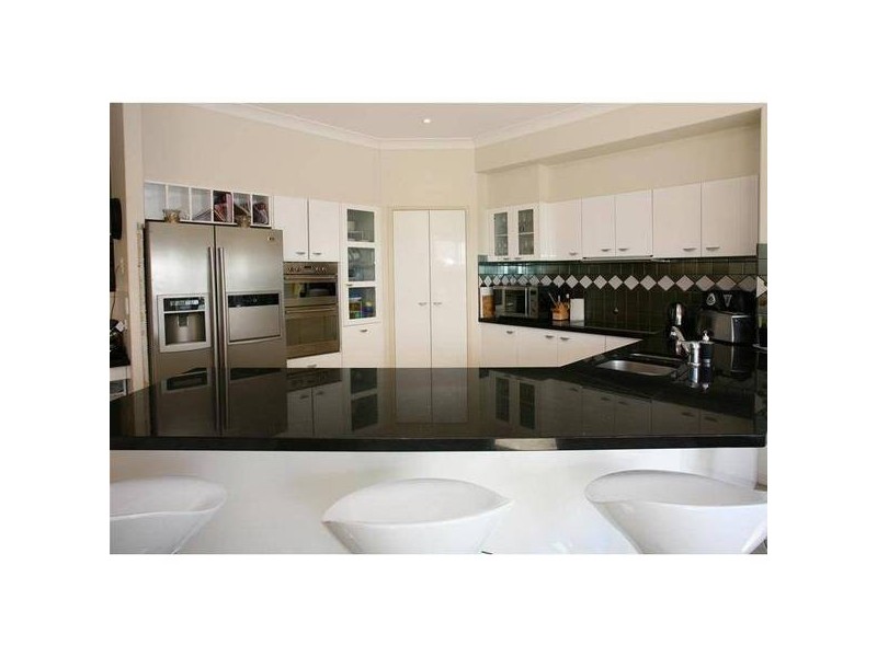 Clear Island Waters QLD 4226