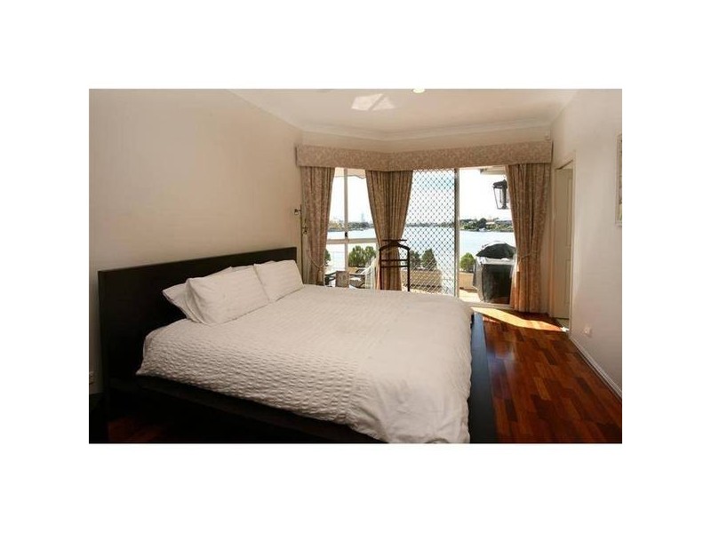 Clear Island Waters QLD 4226