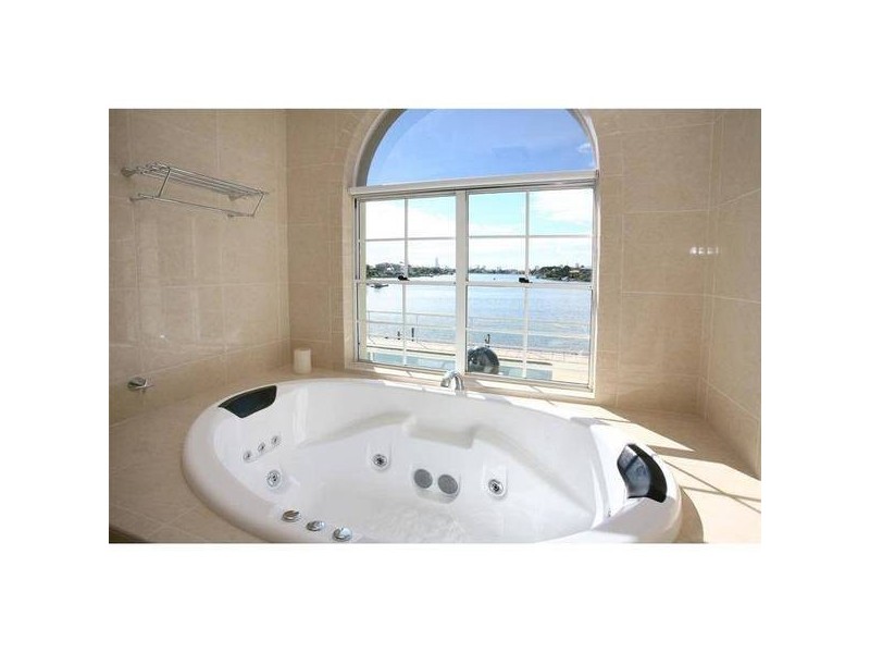 Clear Island Waters QLD 4226