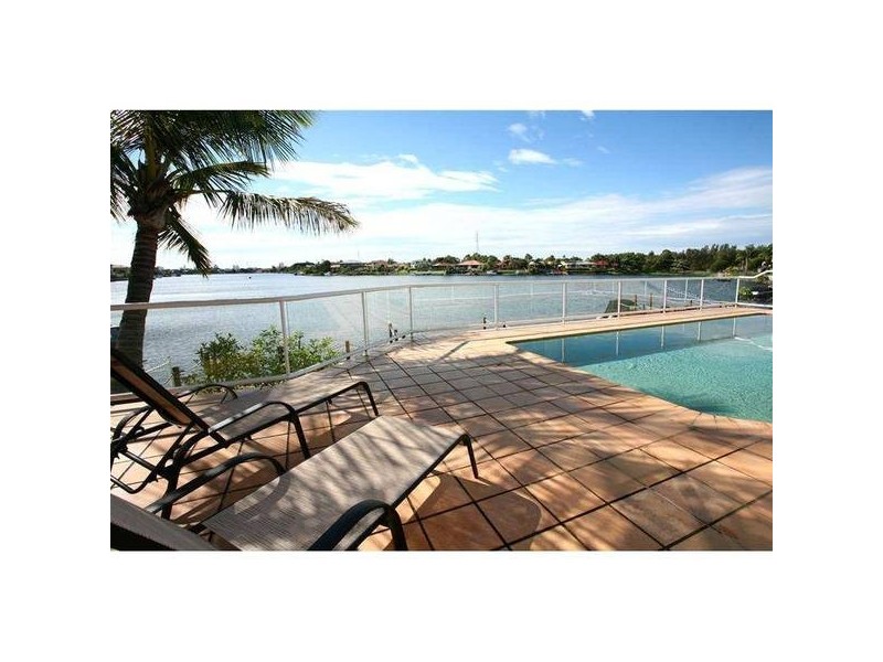 Clear Island Waters QLD 4226