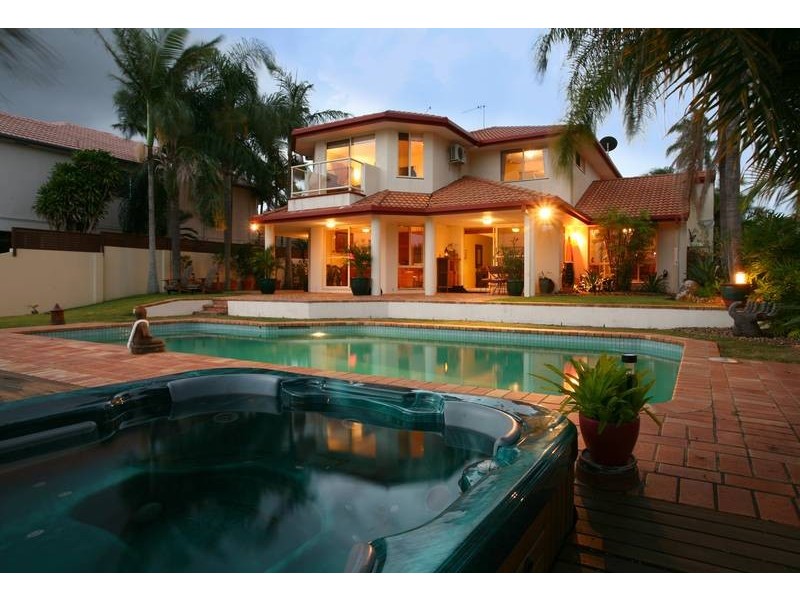 70 SANTA CRUZ BOULEVARD, Clear Island Waters QLD 4226