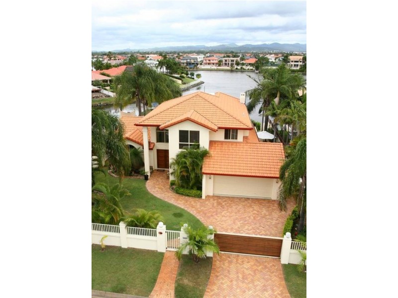 70 SANTA CRUZ BOULEVARD, Clear Island Waters QLD 4226