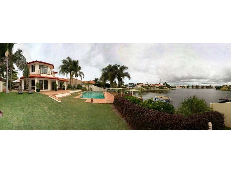 70 SANTA CRUZ BOULEVARD, Clear Island Waters QLD 4226