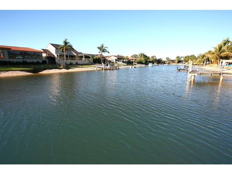 25 Goolagong Court, Broadbeach Waters QLD 4218