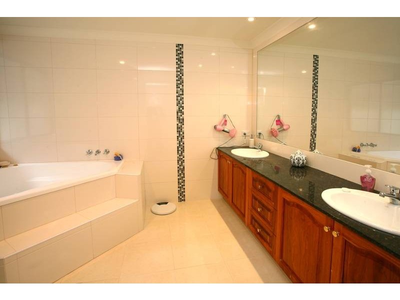 25 Goolagong Court, Broadbeach Waters QLD 4218