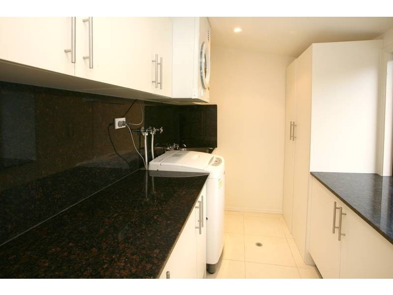 25 Goolagong Court, Broadbeach Waters QLD 4218