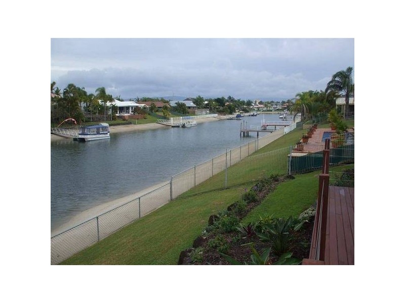 22 Saxonvale Terrace, Mermaid Waters QLD 4218