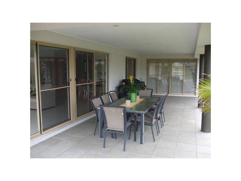 22 Saxonvale Terrace, Mermaid Waters QLD 4218