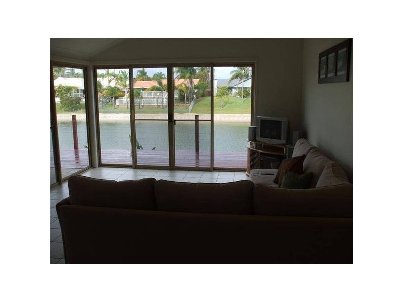 22 Saxonvale Terrace, Mermaid Waters QLD 4218