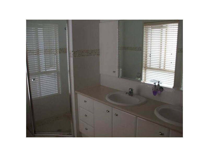 22 Saxonvale Terrace, Mermaid Waters QLD 4218