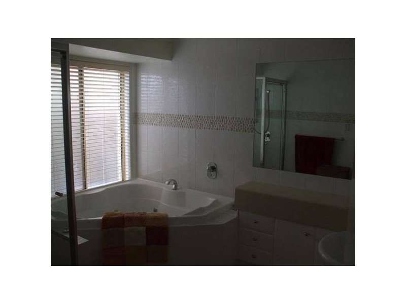 22 Saxonvale Terrace, Mermaid Waters QLD 4218