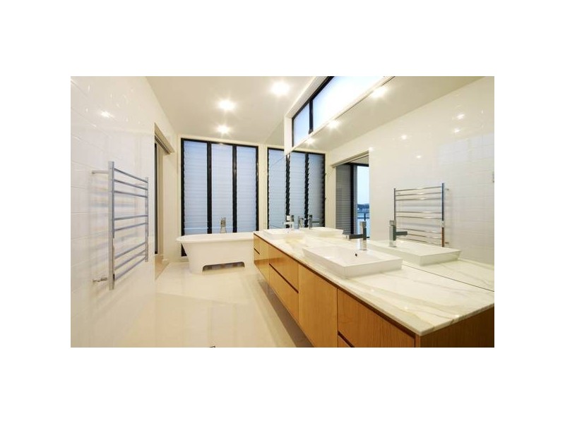 5059 Emerald Island Drive – CARRARA, Broadbeach Waters QLD 4218