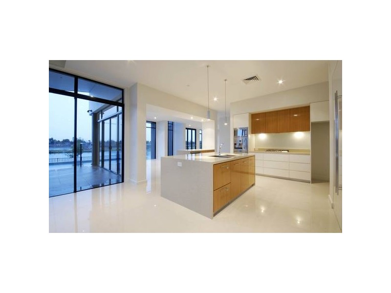 5059 Emerald Island Drive – CARRARA, Broadbeach Waters QLD 4218