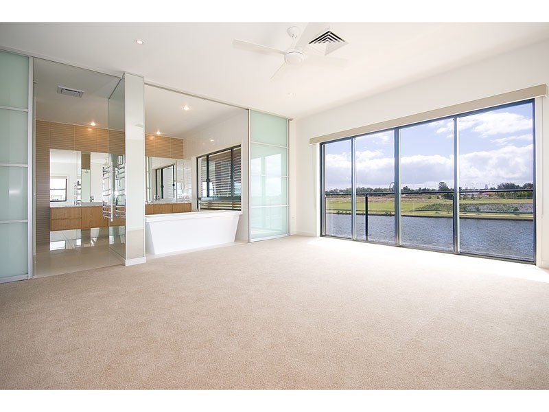 5061 Emerald Island Drive, Broadbeach Waters QLD 4218