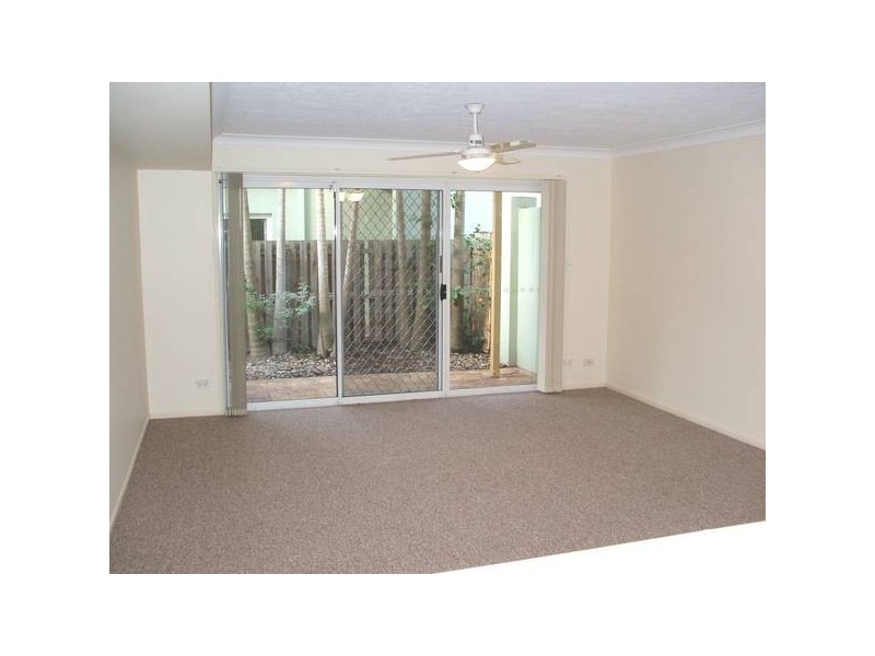 13a/215 Cottesloe Drive, Mermaid Waters QLD 4218