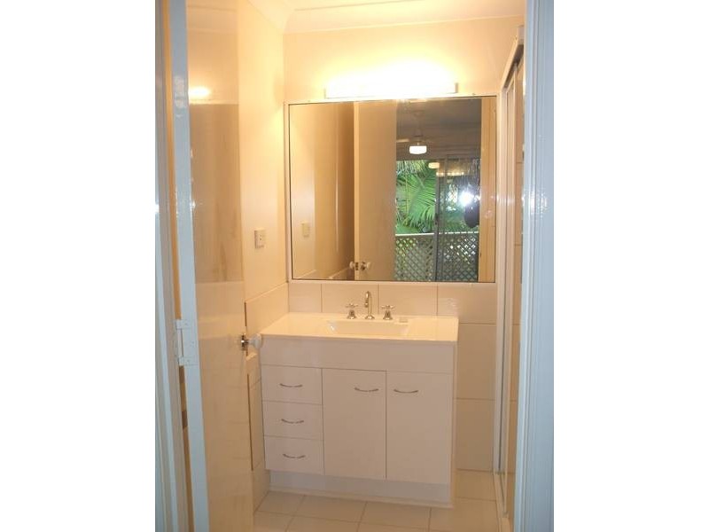 13a/215 Cottesloe Drive, Mermaid Waters QLD 4218