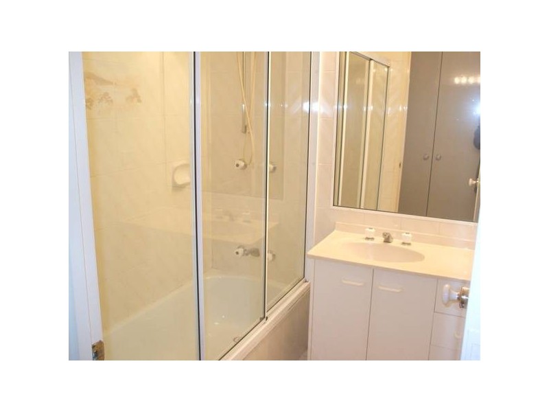 13a/215 Cottesloe Drive, Mermaid Waters QLD 4218