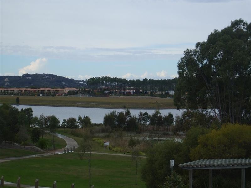 10/18 Carina Peaks Drive, Varsity Lakes QLD 4227