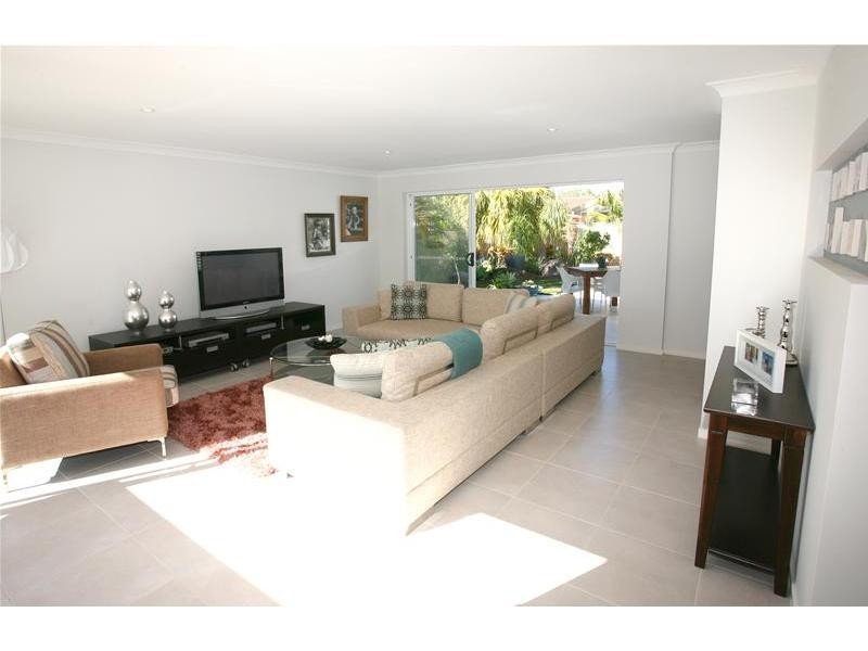 22 Sophie Avenue, Broadbeach Waters QLD 4218