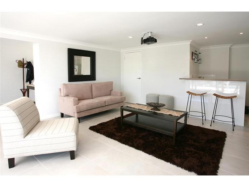 22 Sophie Avenue, Broadbeach Waters QLD 4218