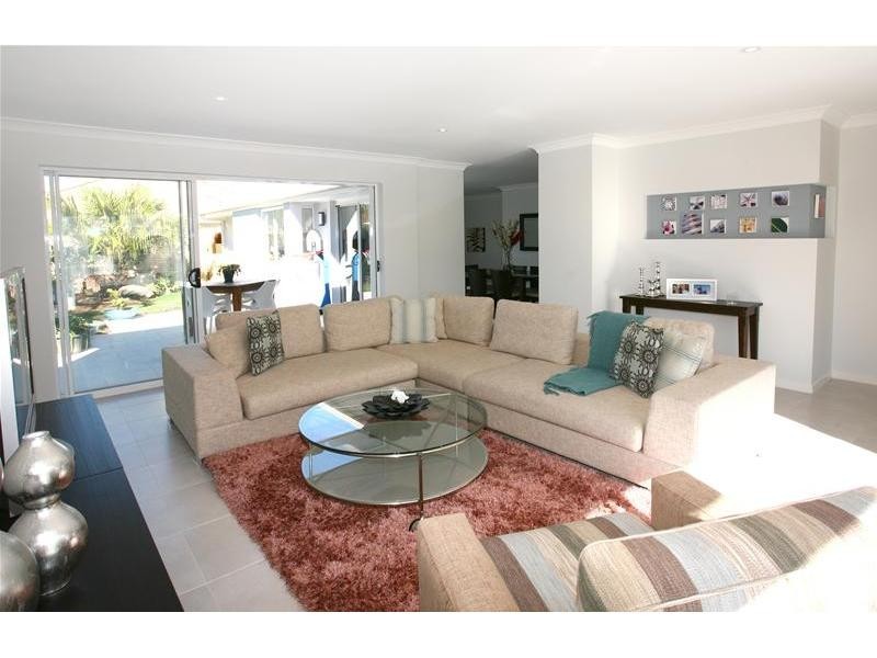 22 Sophie Avenue, Broadbeach Waters QLD 4218