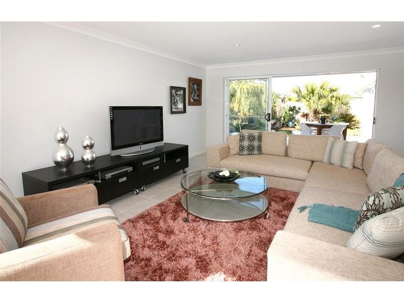 22 Sophie Avenue, Broadbeach Waters QLD 4218