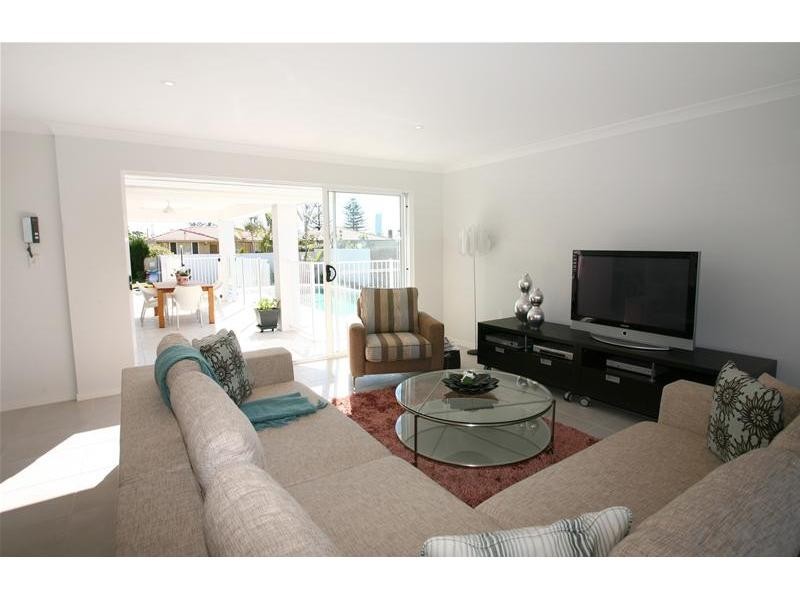 22 Sophie Avenue, Broadbeach Waters QLD 4218