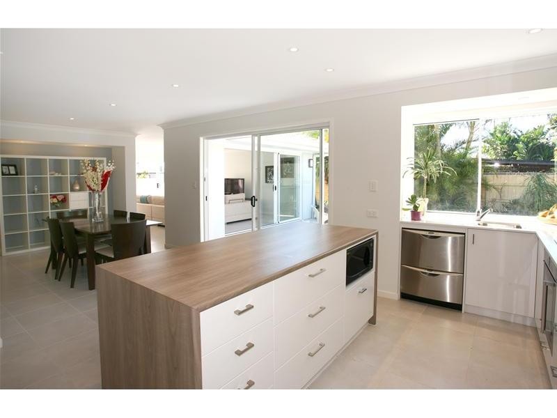 22 Sophie Avenue, Broadbeach Waters QLD 4218