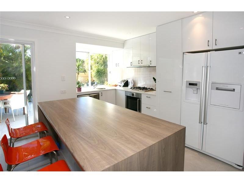 22 Sophie Avenue, Broadbeach Waters QLD 4218