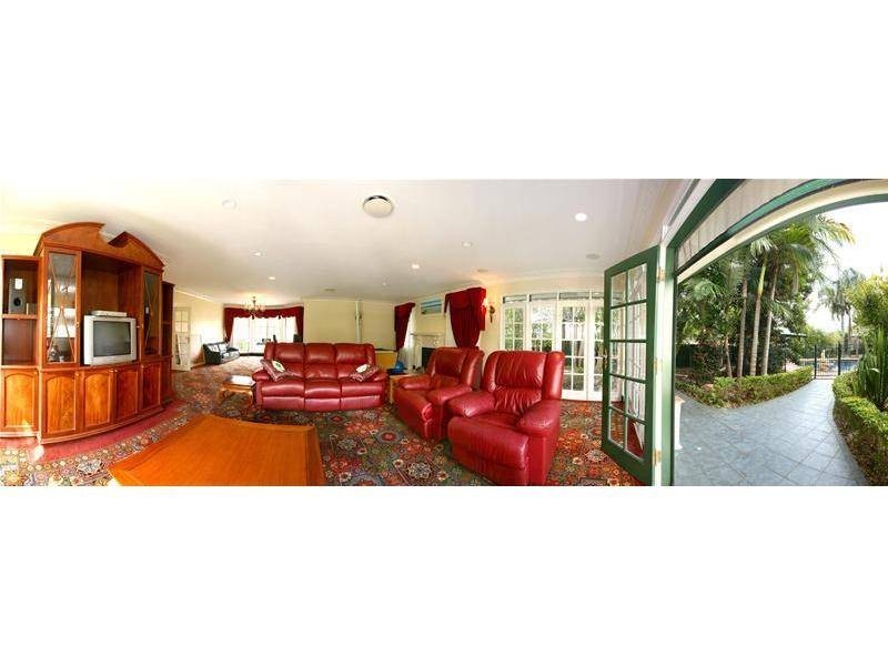 71 Marbella Drive, Benowa QLD 4217