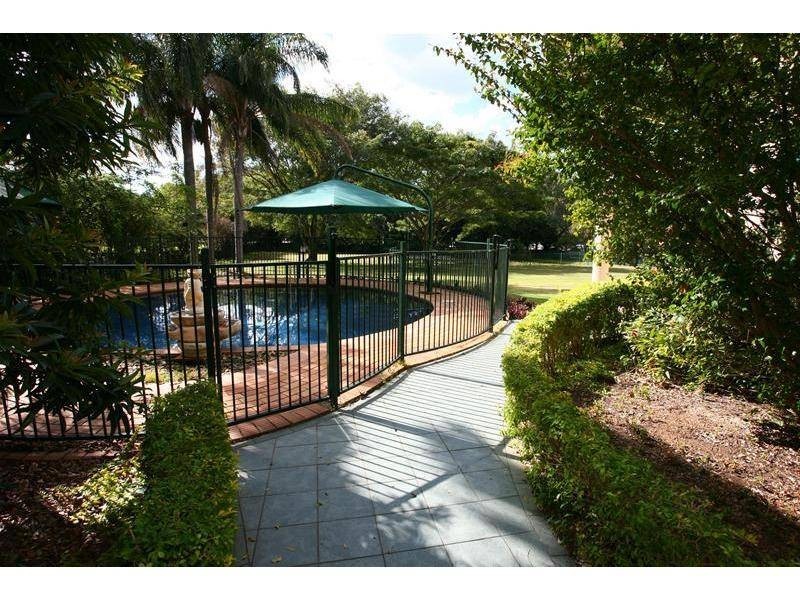 71 Marbella Drive, Benowa QLD 4217
