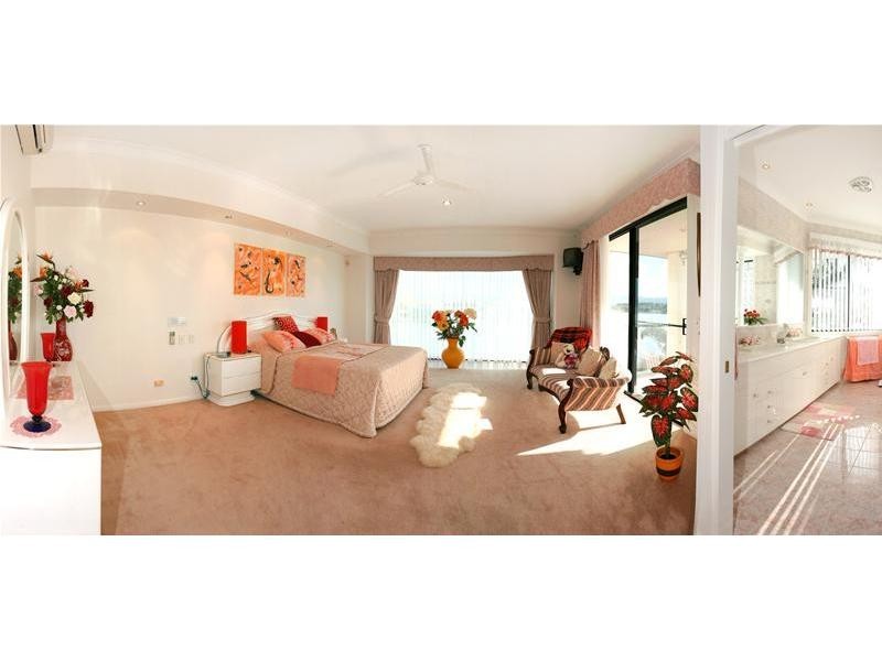 Clear Island Waters QLD 4226