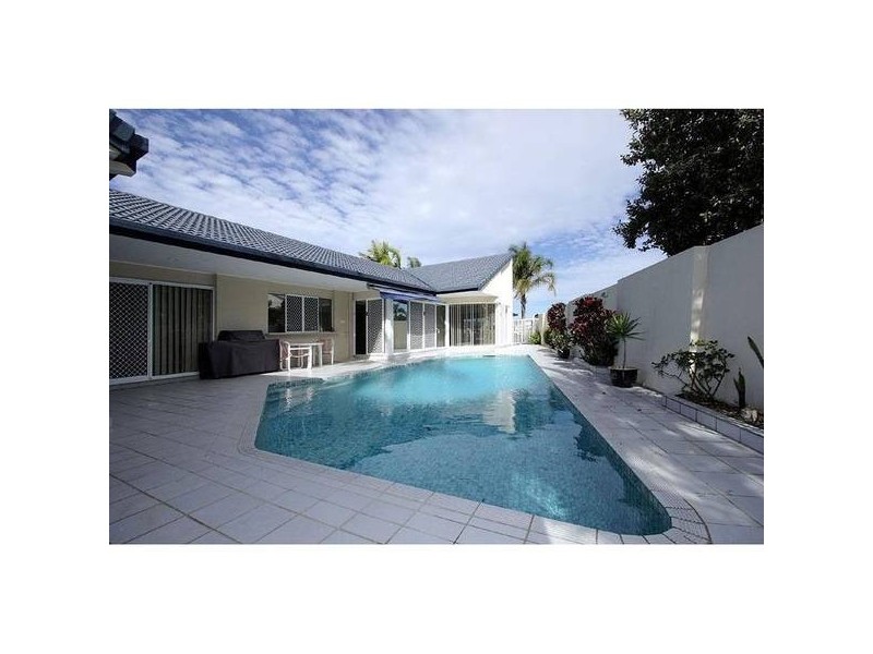 Clear Island Waters QLD 4226