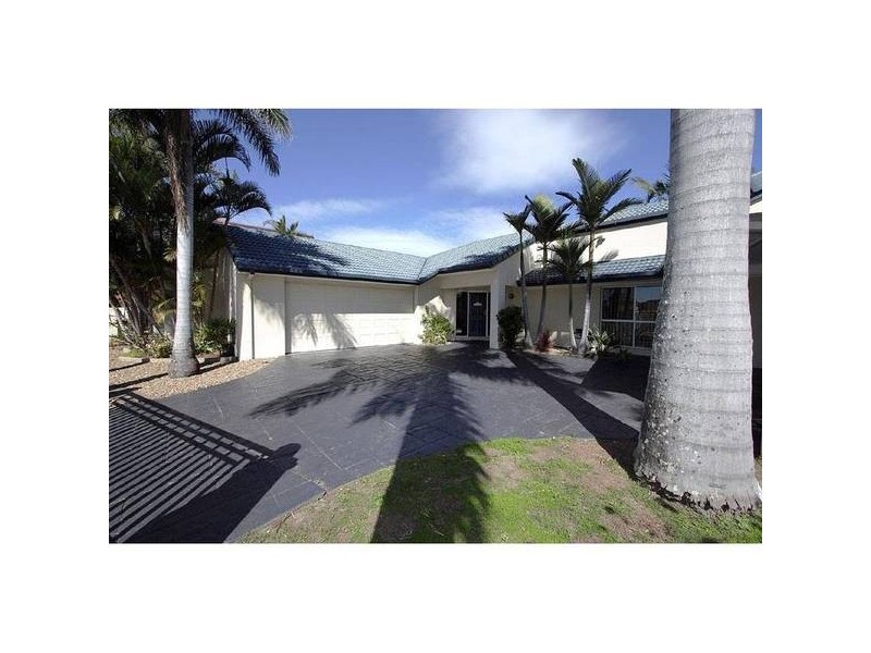 Clear Island Waters QLD 4226