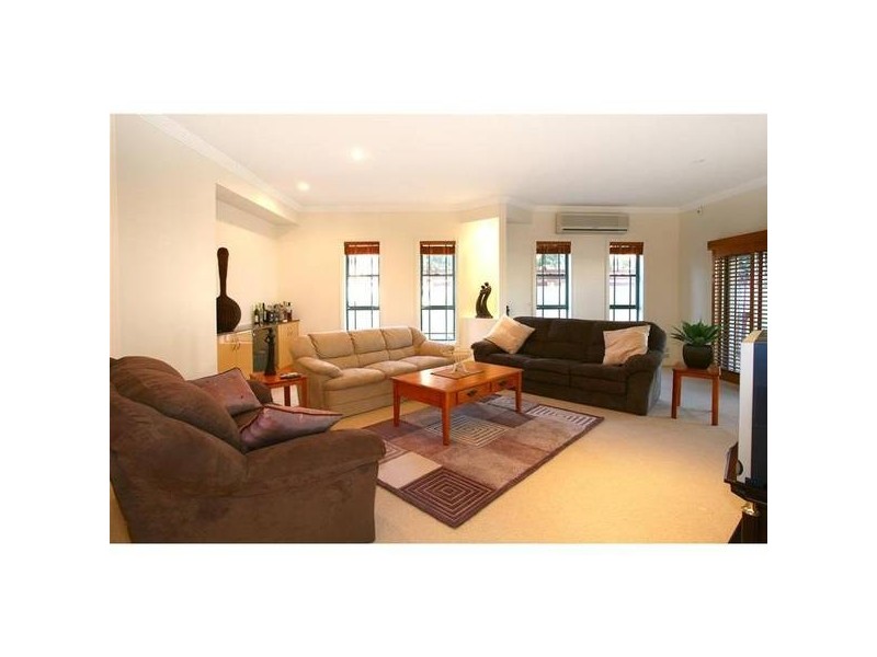 34 Clipper Boulevard, Clear Island Waters QLD 4226