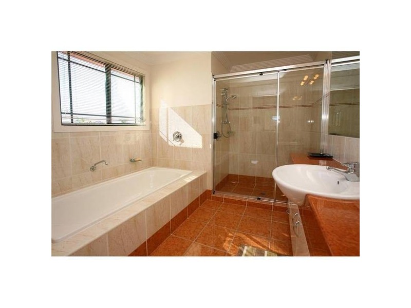 34 Clipper Boulevard, Clear Island Waters QLD 4226