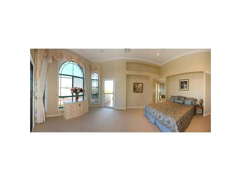 34 Clipper Boulevard, Clear Island Waters QLD 4226