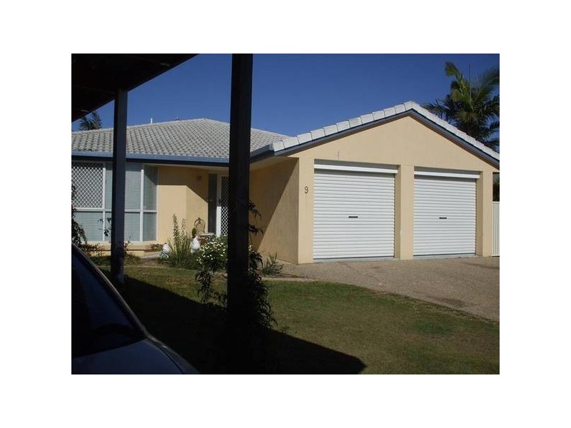 9 Curacao Place, Clear Island Waters QLD 4226