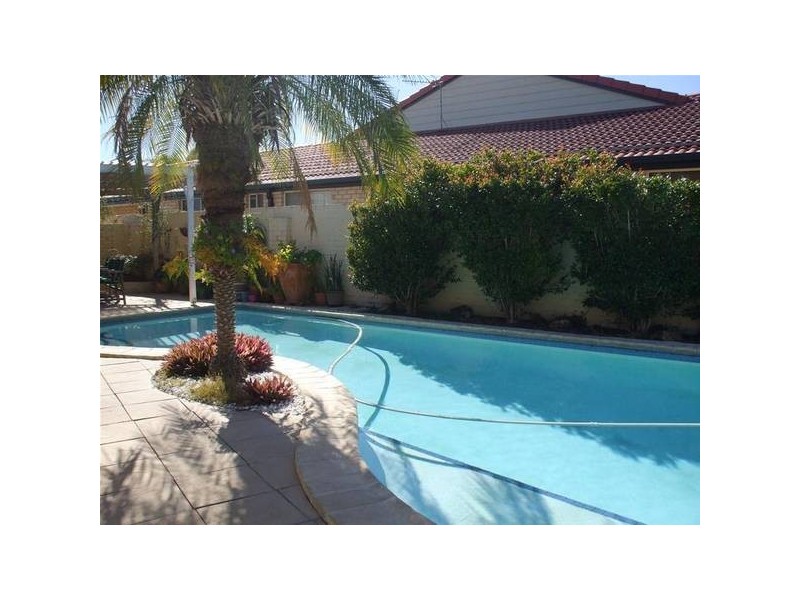 9 Curacao Place, Clear Island Waters QLD 4226