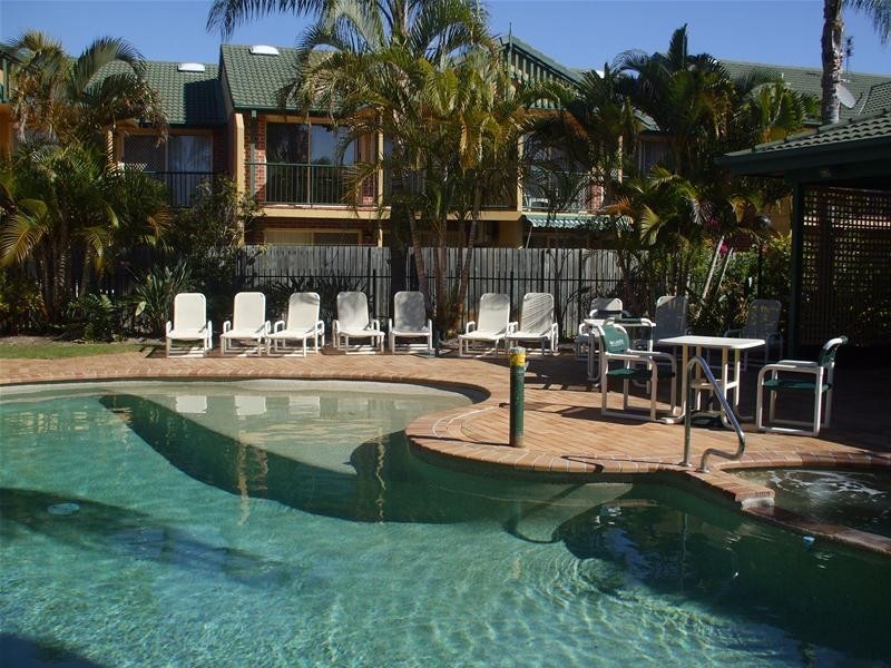9/7 Santa Cruz Boulevard, Clear Island Waters QLD 4226
