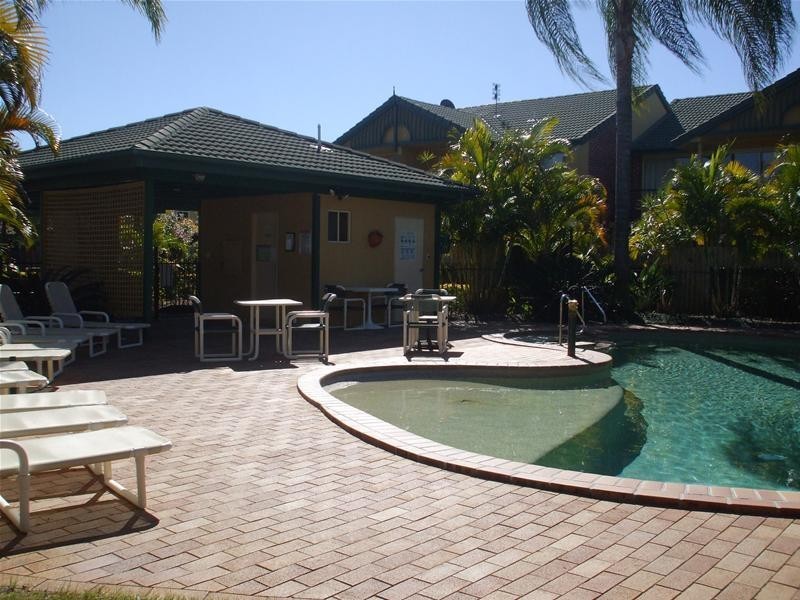 9/7 Santa Cruz Boulevard, Clear Island Waters QLD 4226