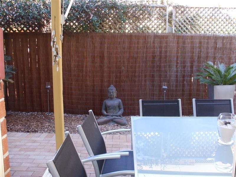 9/7 Santa Cruz Boulevard, Clear Island Waters QLD 4226