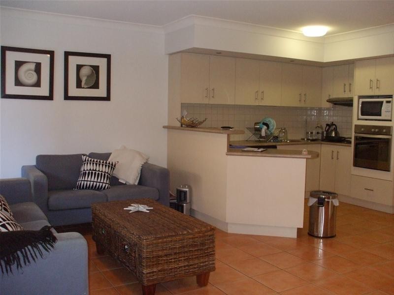 9/7 Santa Cruz Boulevard, Clear Island Waters QLD 4226