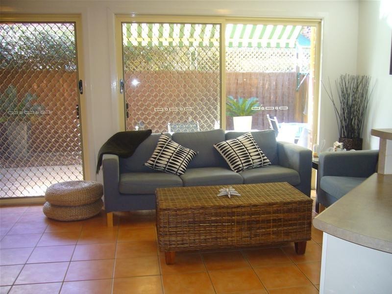 9/7 Santa Cruz Boulevard, Clear Island Waters QLD 4226