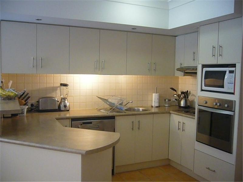 9/7 Santa Cruz Boulevard, Clear Island Waters QLD 4226