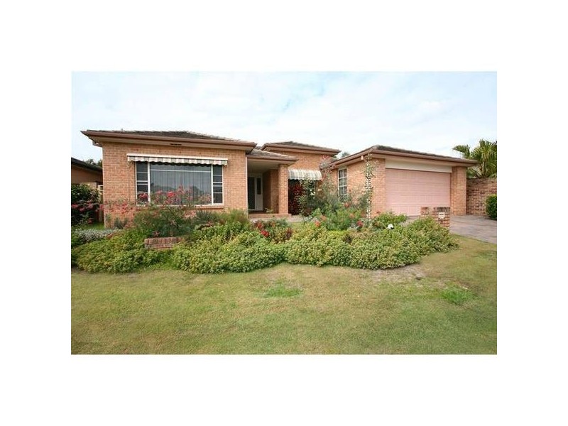 8 Moonraker Street, Clear Island Waters QLD 4226
